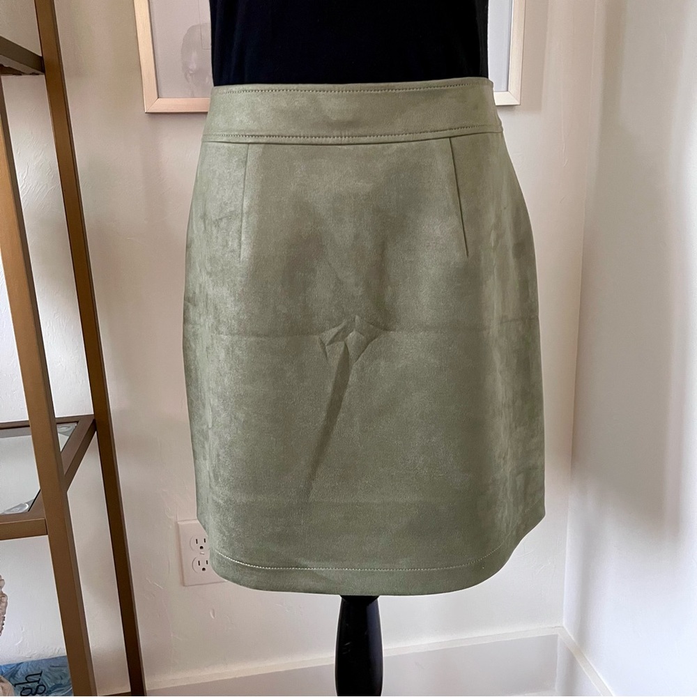 LOFT Faux Suede Olive Green Skirt Snap Pockets Size 6 Fully Lined - Picture 4 of 8